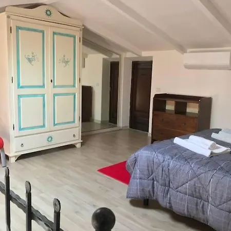Central Apartment- Near The Cathedral Apartment